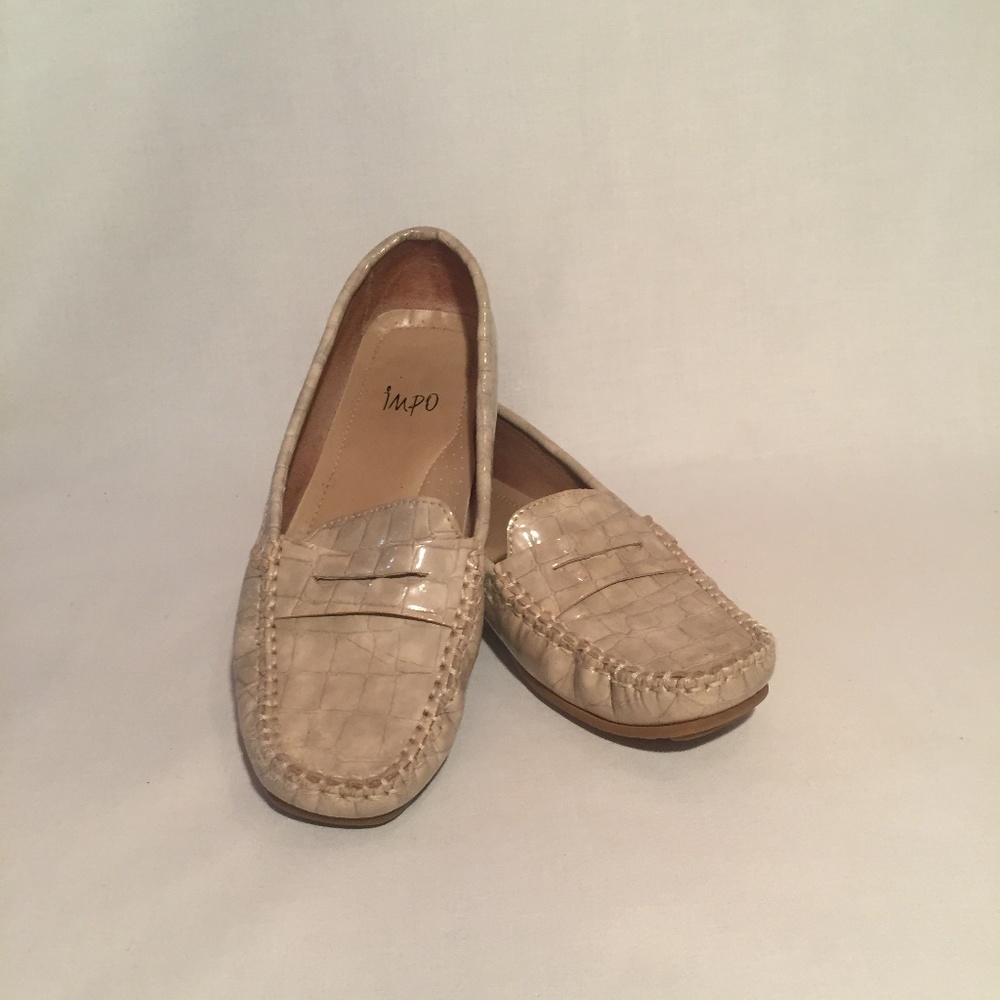 Patent Leather Alligator Print Rubber Sole Loafer